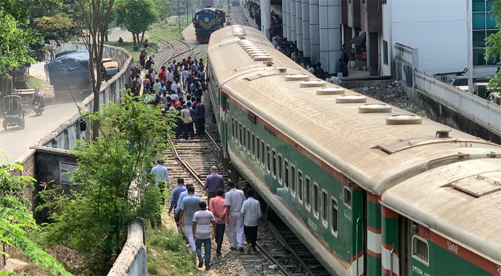 Banalata Express derails at Rajshahi station, train services halted