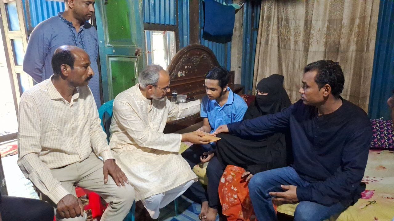 Tarique Rahman stands by Mubin, who lost his sight in the police shooting on July 18