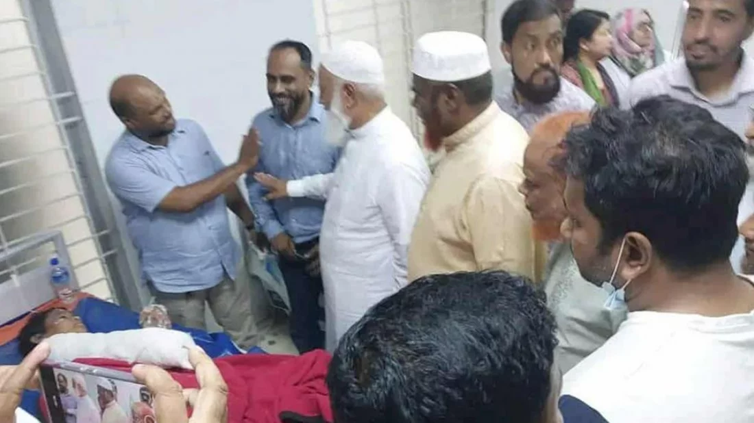 Jamaat leaders visit burn  institute led by party chief