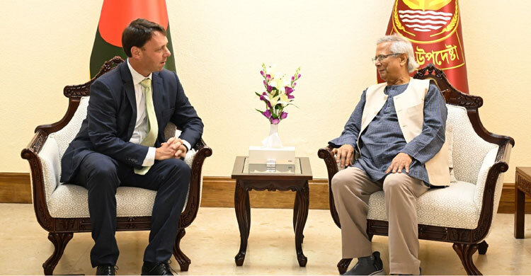 Yunus seeks deeper  trade ties with Washington