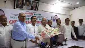 Rizvi alleges govt appointing members of an Islamic party as DCs, SPs