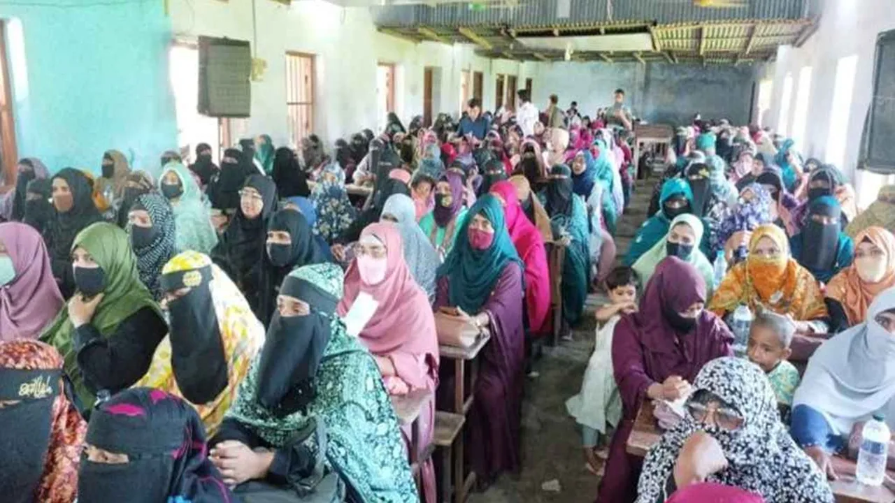 220 Underprivileged Women Receive Financial Assistance Under Prime Minister's Relief and Welfare Fund
