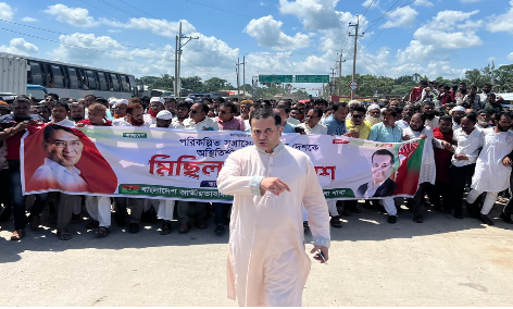 Yaser Khan Calls for Unity to Protect Democracy